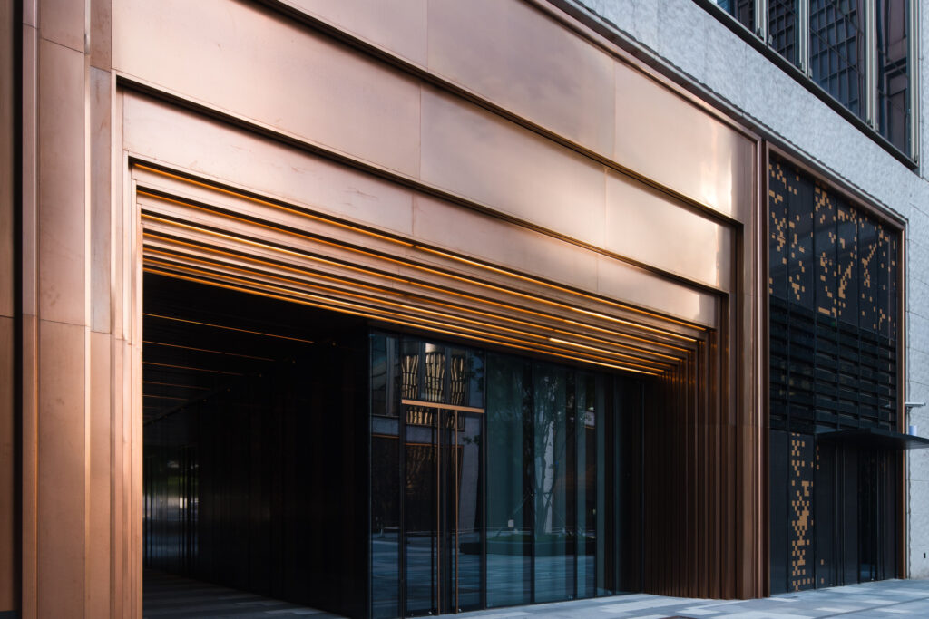PVD coloured stainless steel in Rose Gold Vibration forms a stepped door entry Shanghai Bund Financial Centre.
Architects: Foster & Partners; Heatherwick Studio
PVD: John Desmond Ltd
Photography by Tim Franco.